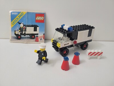 VINTAGE LEGO TOWN 6681 POLICE VAN 100% PARTS COMPLETE w  MANUAL EUC!