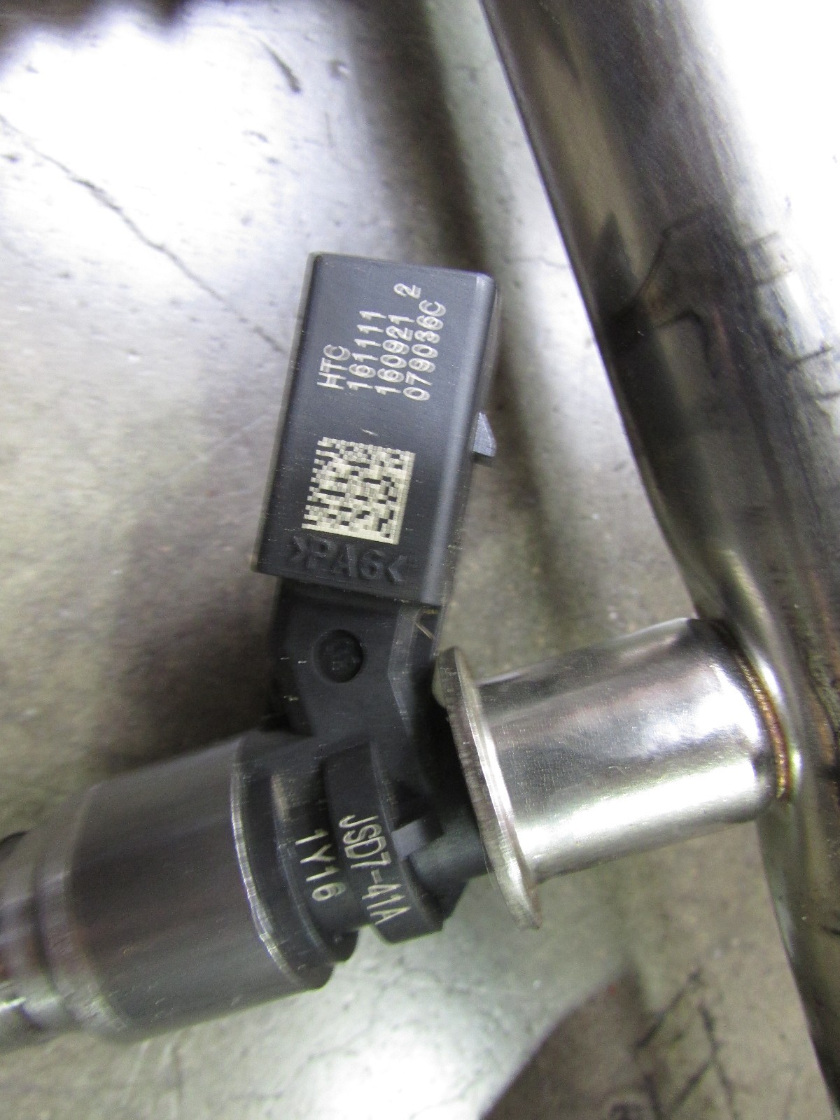 Lamborghini Gallardo, LH, Left Fuel Rail, With Injectors, P/N 07L133315G, Used