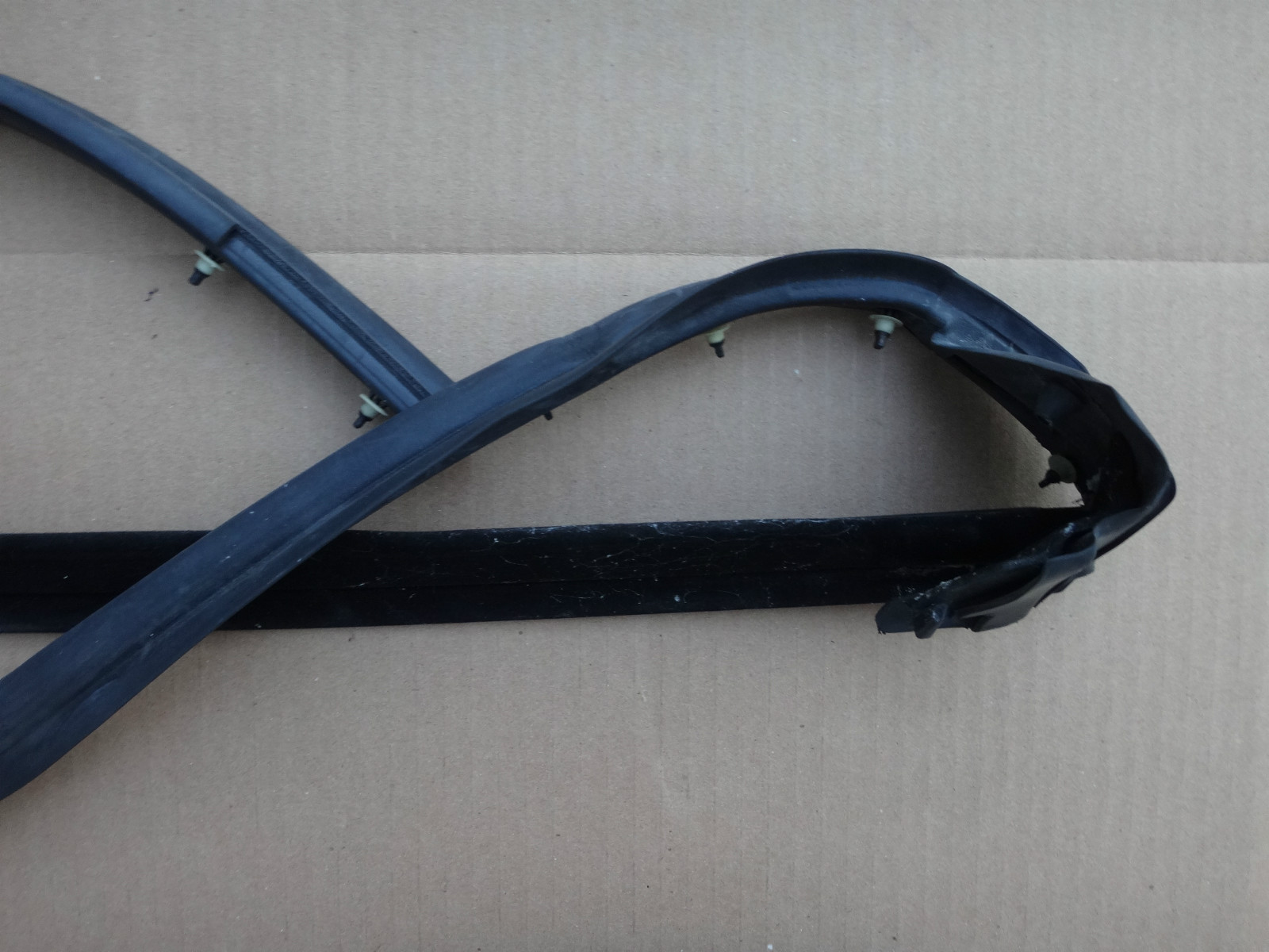 LAMBORGHINI GALLARDO  DOOR SEAL RUBBER  DOOR SEAL LEFT DRIVER DOOR 