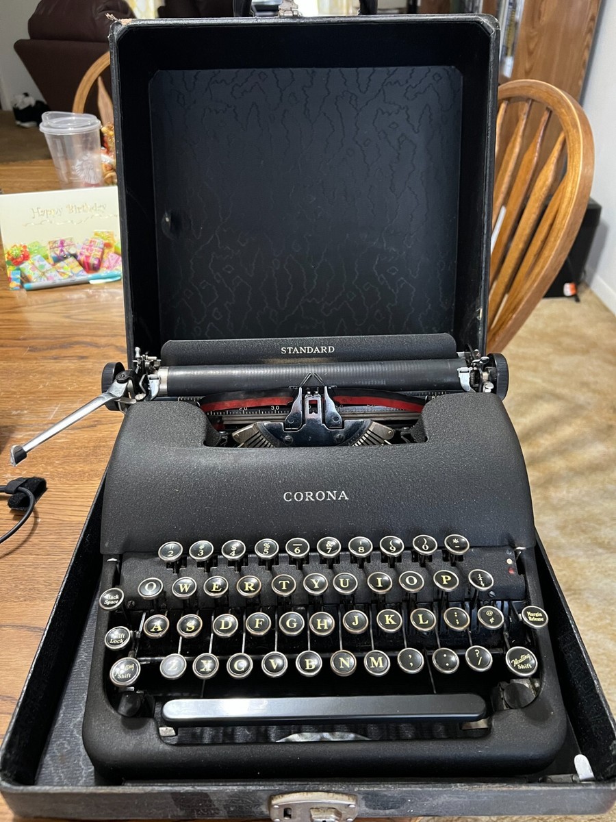 Vintage Corona Standard Typewriter W/Floating Shift & Case