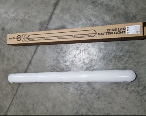 40W 1200 LED Zeus Weatherproof Fluorescent Ceiling Batten Light Tri Colour 4ft - Picture 2 of 2