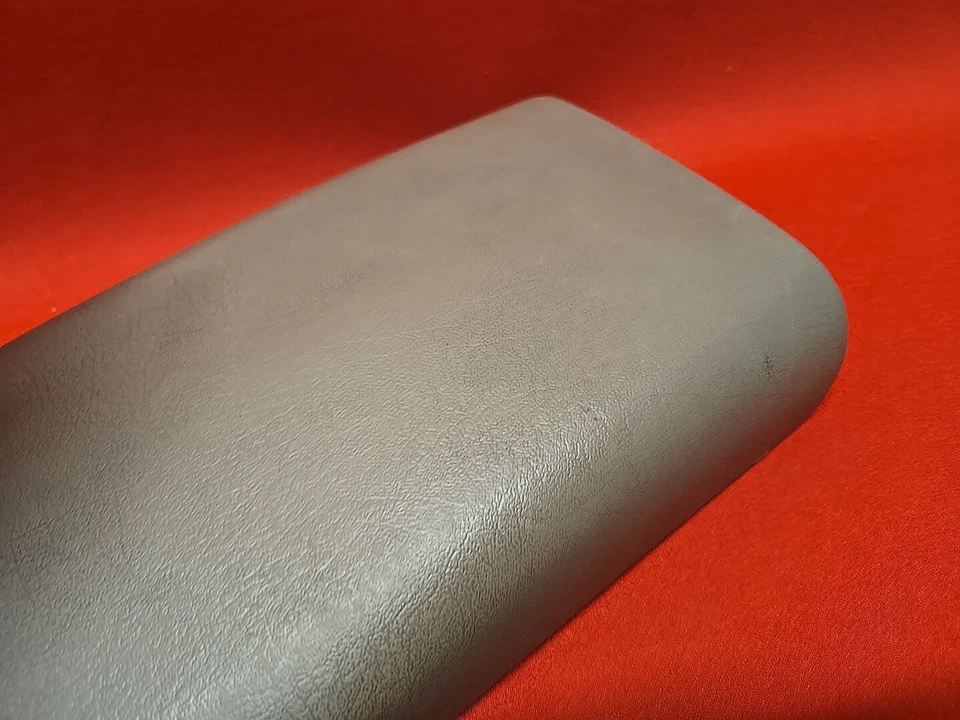 Buick Rainier Chevy Trailblazer GMC Envoy 2004 consola central reposabrazos tapa Foto 3 de 4