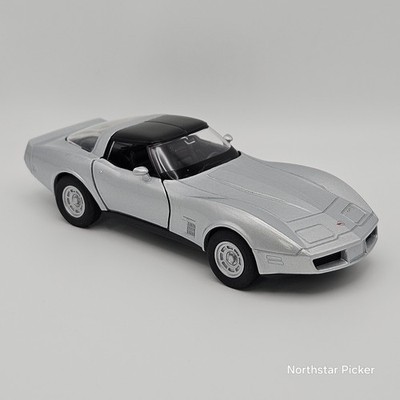 Welly 1982 Chevrolet Corvette Silver 1:39 Opening Doors No. 43716 Licensed