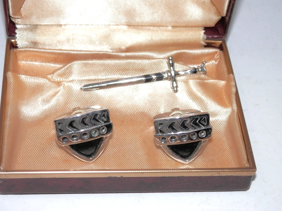 Juego de gemelos y clips de corbata Foster • Escudos y espada plata esmalte negro vintage Foto 2 de 4