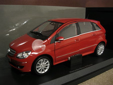 Mercedes 1:18 B-class 2004Y W245 Dealer