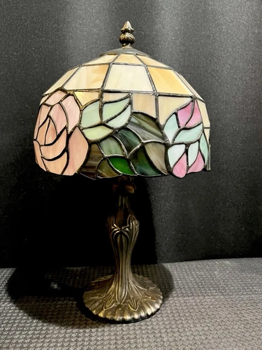 TIFFANY LAMP /Vintage Stained Glass Table Top / ROSE Floral w/Bulb-Blemish Works