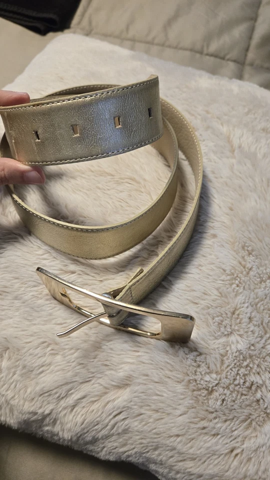 Cinturón para mujer Calvin Klein dorado de cuero genuino grande moderno hebilla cuadrada usado en excelente estado Foto 4 de 4