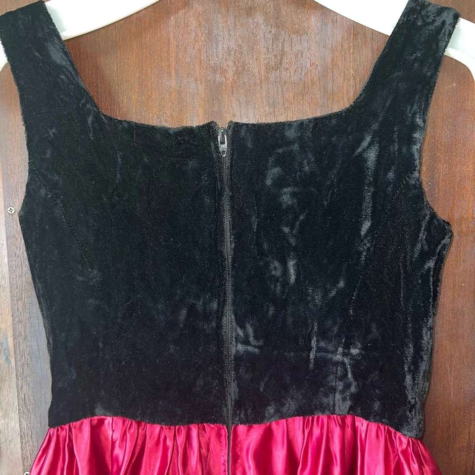 Vestido de fiesta vintage hecho a mano de terciopelo y satén cuello corazón niñas 10/12 Foto 4 de 4