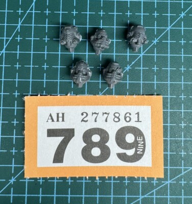 5 Space Marine Aggressor Head Helmet Sergeant Character Gravis Heresy 40K Bits