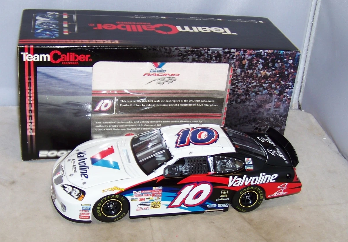 Miniature Johnny Benson 1/24 Team Caliber Owners Series, Pontiac Grand Prix 2001