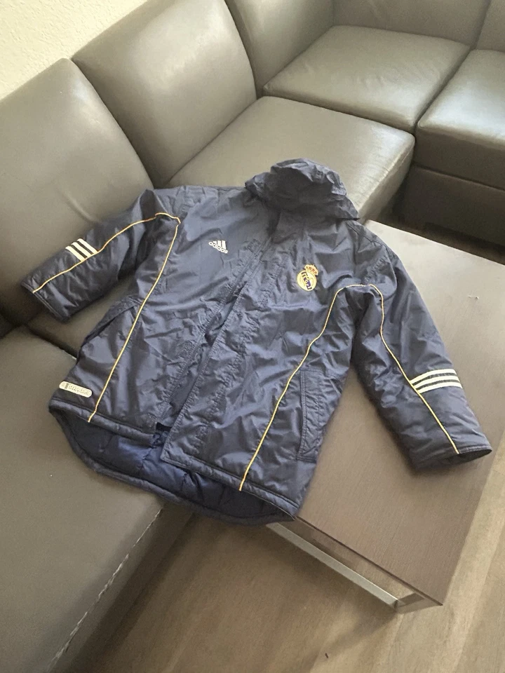 Chaqueta de invierno parka vintage Adidas Real Madrid kit de banco Foto 2 de 4