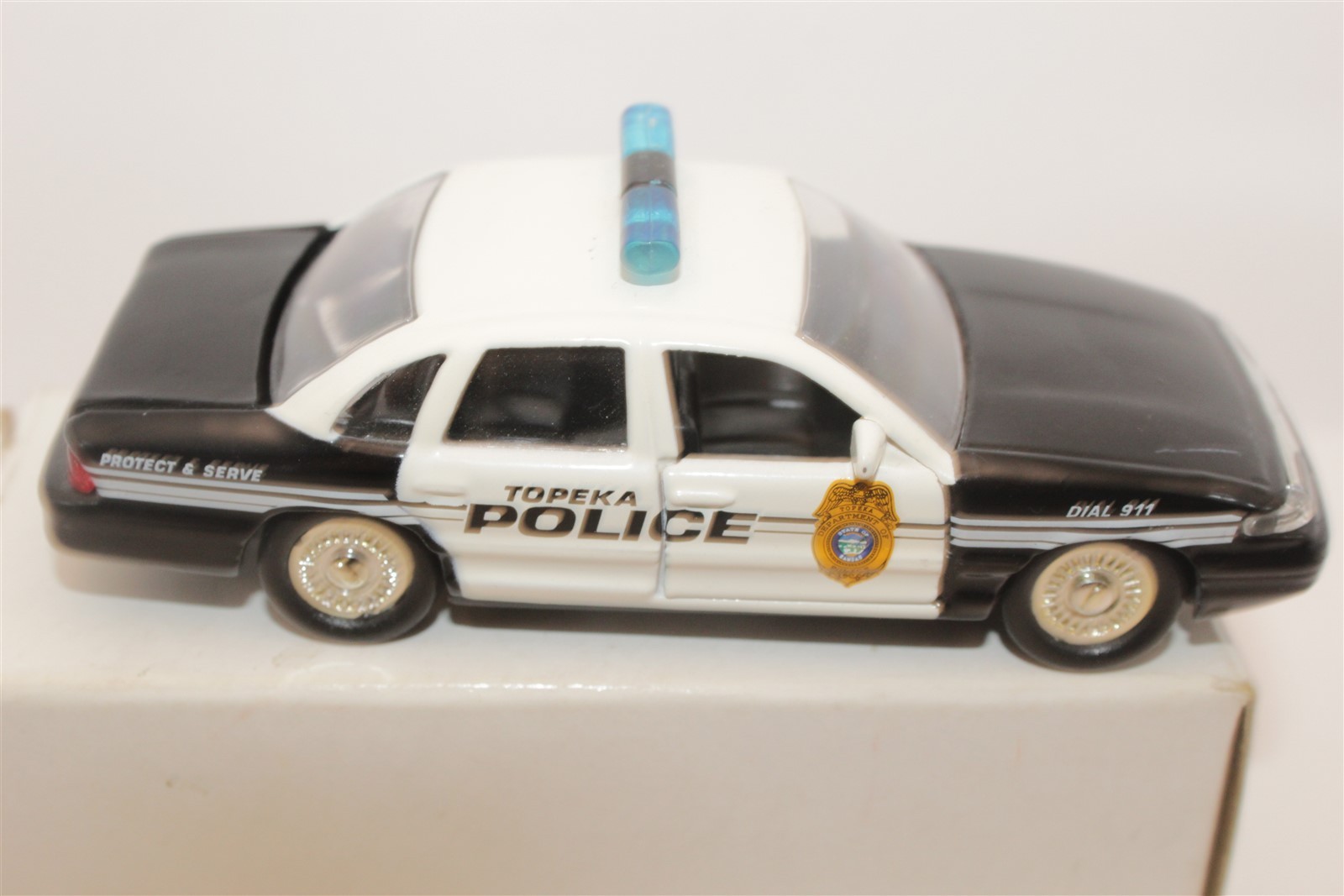 1997 Topeka Kansas Police Crown Victoria Blue Flasher 1/43 Scale Model Car