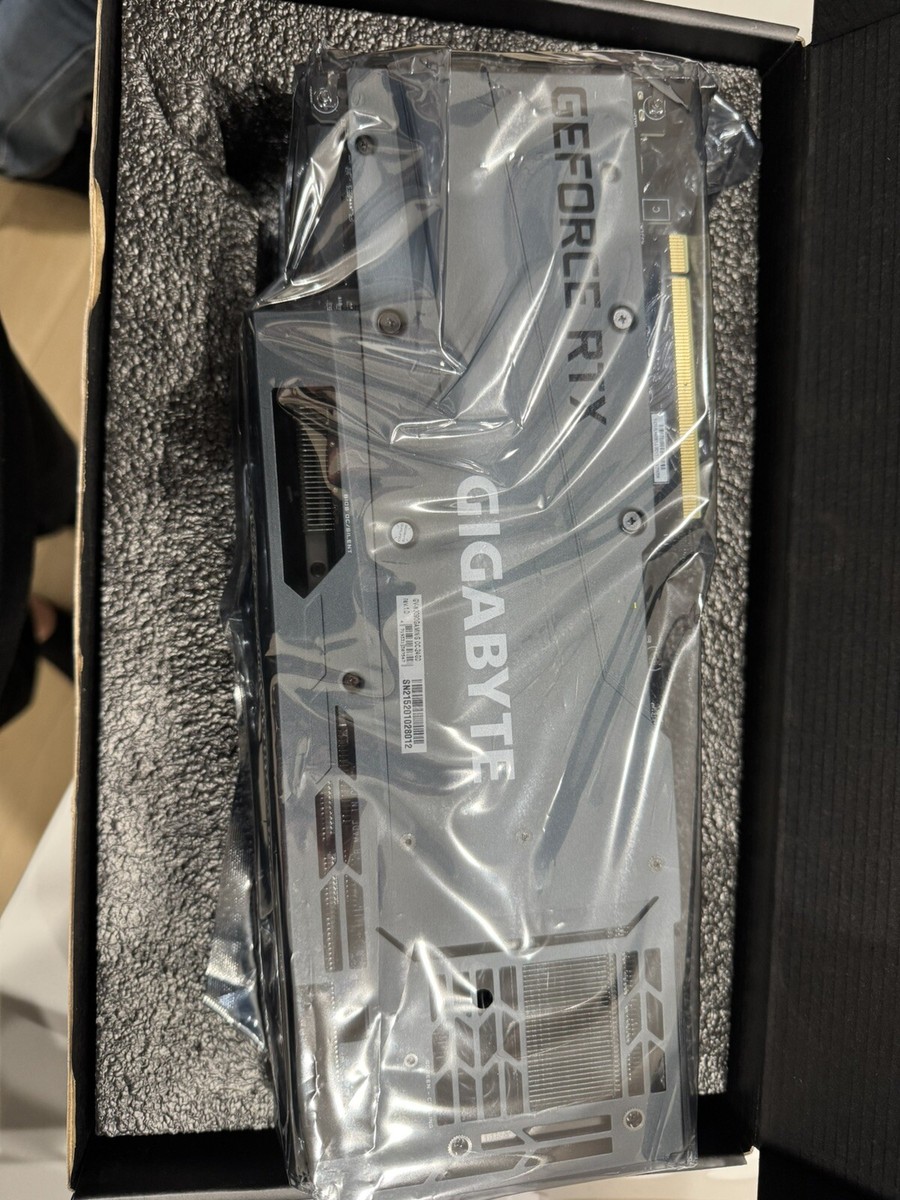 GIGABYTE GeForce RTX 3090 GAMING OC 24GB GDDR6X Graphics GIGABYTE GeForce RTX 3090 GAMING OC 24GB GDDR6X Graphics