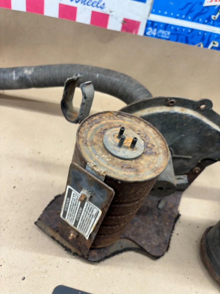 93 94 96 97 1980 Ford F150 F250 F350 Bronco bote de smog 300-6 enfriador de riel de combustible Foto 3 de 4