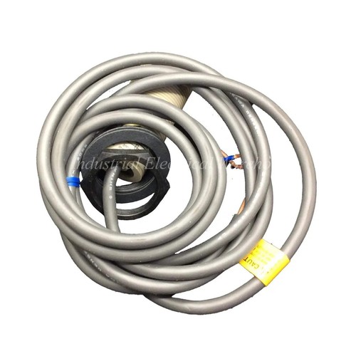 Omron Capacitive Proximity Sensor 0 to 10mm M30 E2K-X15MY1 - Picture 2 of 7