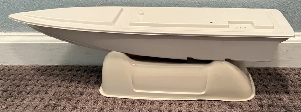 Vintage ABC Hobby Baltek r/c boat hull w/ stand - Image 2 of 4