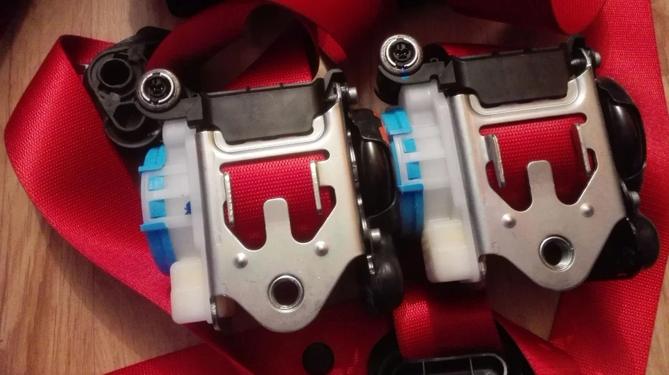 CEINTURES DE SÉCURITÉ AVANT + ARRIERE ROUGE MERCEDES CLA W117 / C117 NEUF ! - Photo 2/4