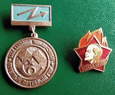 Sowiet Union 2x  Anstecknadeln. &bdquo;Kalter Krieg&ldquo;. 70 er. Vintage