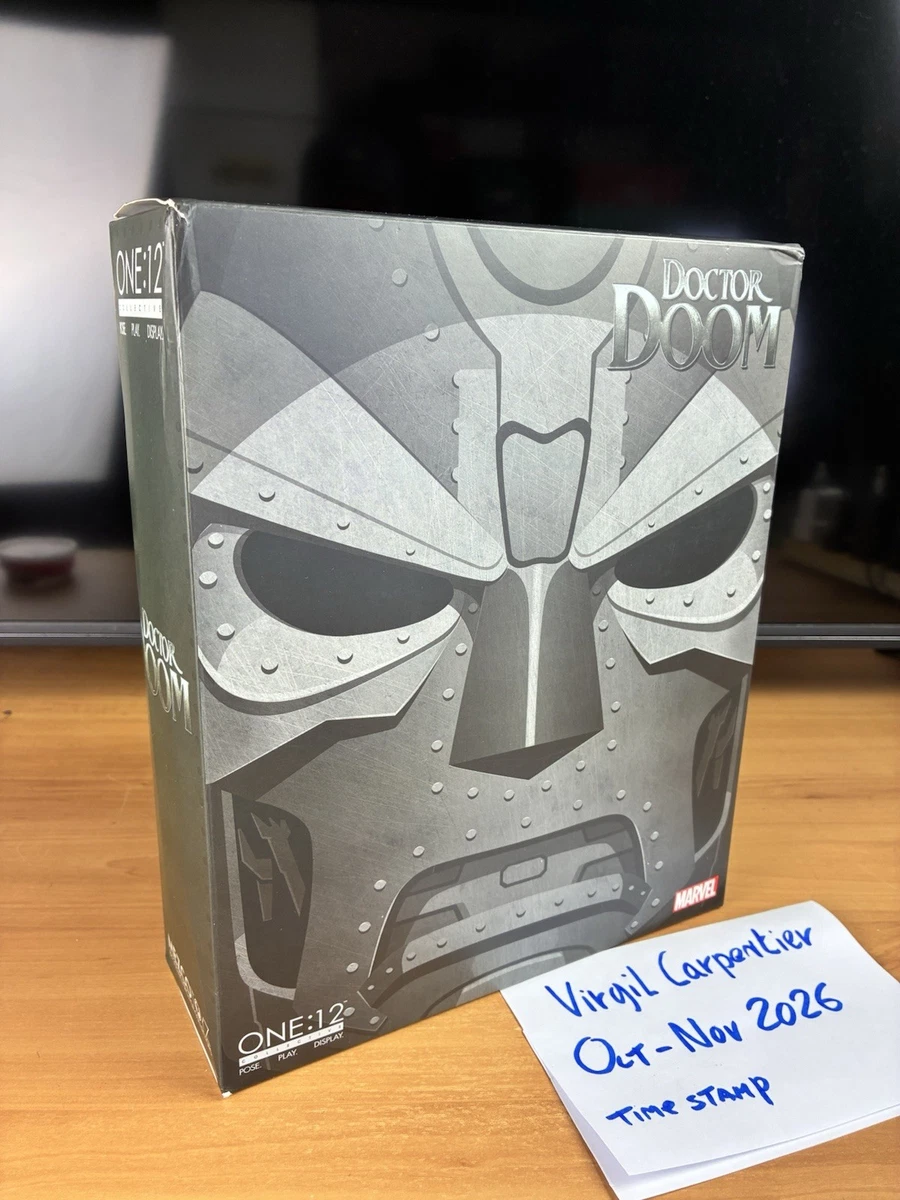 Mezco Toyz One:12 Collective Doctor Doom (Marvel) ⚠️ loose knee cap 