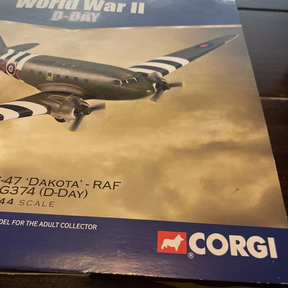 Corgi Aviation Archive Douglas C-47 Dakota RAF Y-SL KG374 D-DAY, 1:144, WW2 Foto 2 de 4