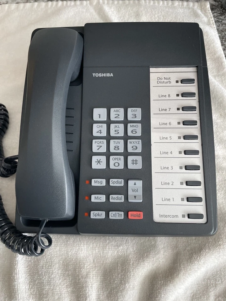 toshiba strata phone system 8 phones - Image 3 of 3