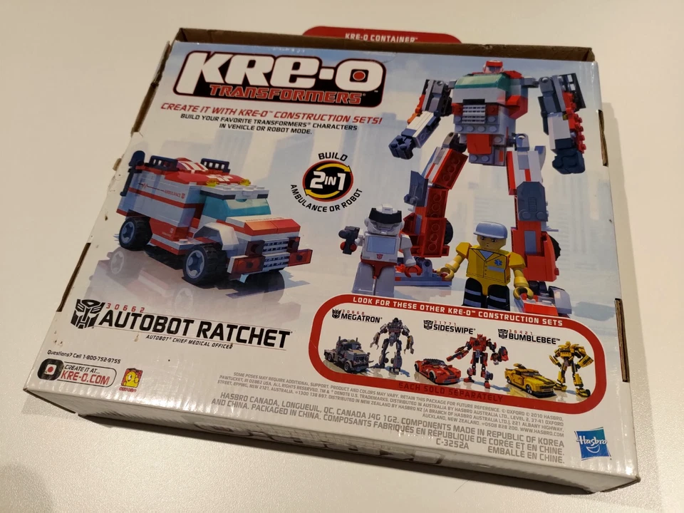 KRE-O Transformers - Create It - 2 In 1 Ambulance or Robot Set 30662 - Image 2 of 4