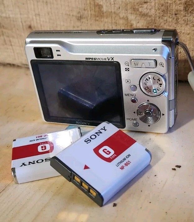 Sony Cyber-Shot DSC-W80 7.2MP Digital Camera Only FOR PARTS