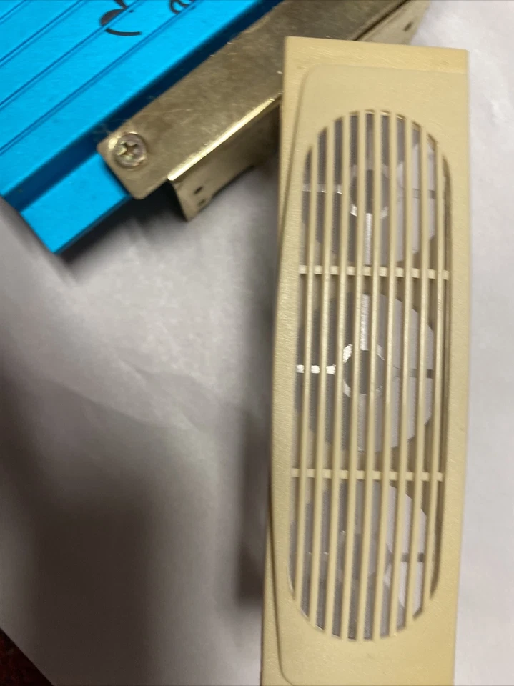 Beige Ultimate Hard Drive cooler with 2 x 40mm fans - Image 2 of 4