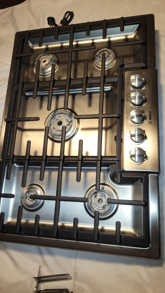 Bosch NGM8055UC/02 Series 30" Acero Inoxidable 5 Quemadores Sellados Cocina Gas - Usada Foto 2 de 4