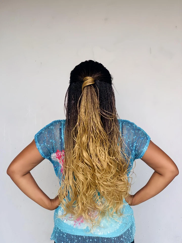 Peluca trenzada: PELUCA TWIST DE TRES TONOS. 26” de largo. Hecho en una peluca de encaje completa.Listo para enviar Foto 4 de 4