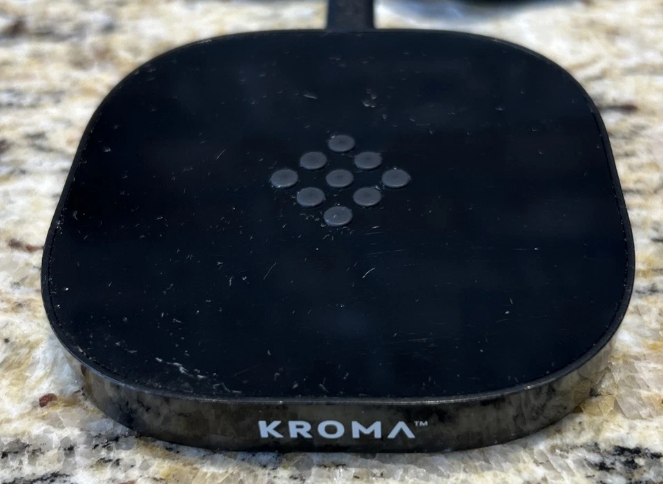 Kroma Wireless Charging Pad for All Qi-Enabled Devices. WITH CABLE. - Image 2 of 3