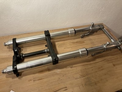 Suzuki RGV250 VJ22 Federgabel USD mit Stummellenkern / Spacer Umbau RD 350 YPVS