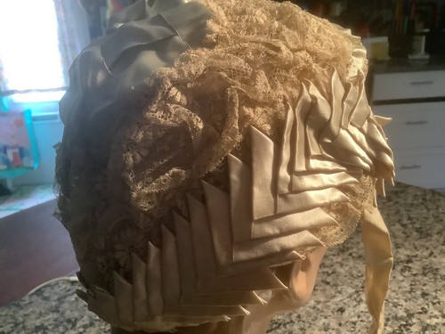 Amazing, very old, antique lace bonnet…gorgeous and intricate lace work! - Picture 2 of 5