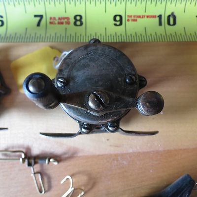Lot Antique De Pêche : Moulinets à Pilier Surélevé, Leurre Heddon, Hameçons Anciens – Vintage L.9135