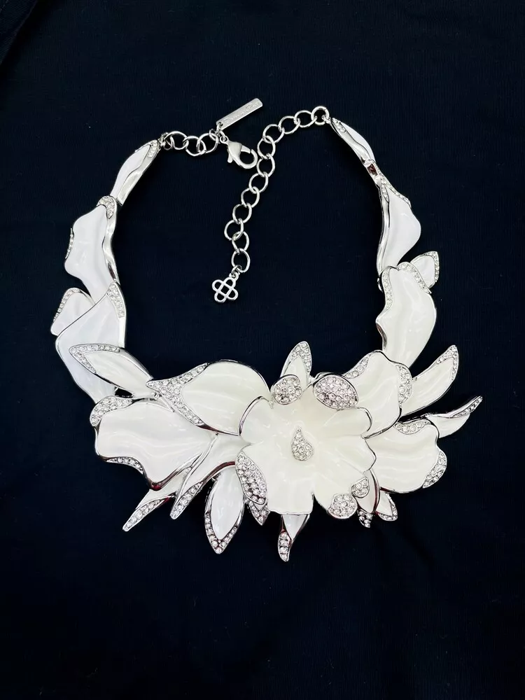 Oscar de la renta flower necklace sale