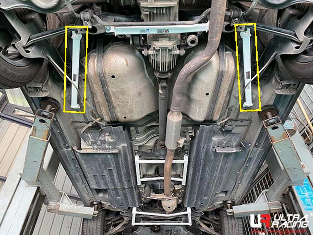 Ultra Racing 4Point Rear Lower Bar for MAZDA CX-7 2.3 '06-'12 (4WD