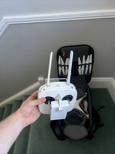 DJI Phantom 4 Pro + Many Additionals - Picture 6 of 7