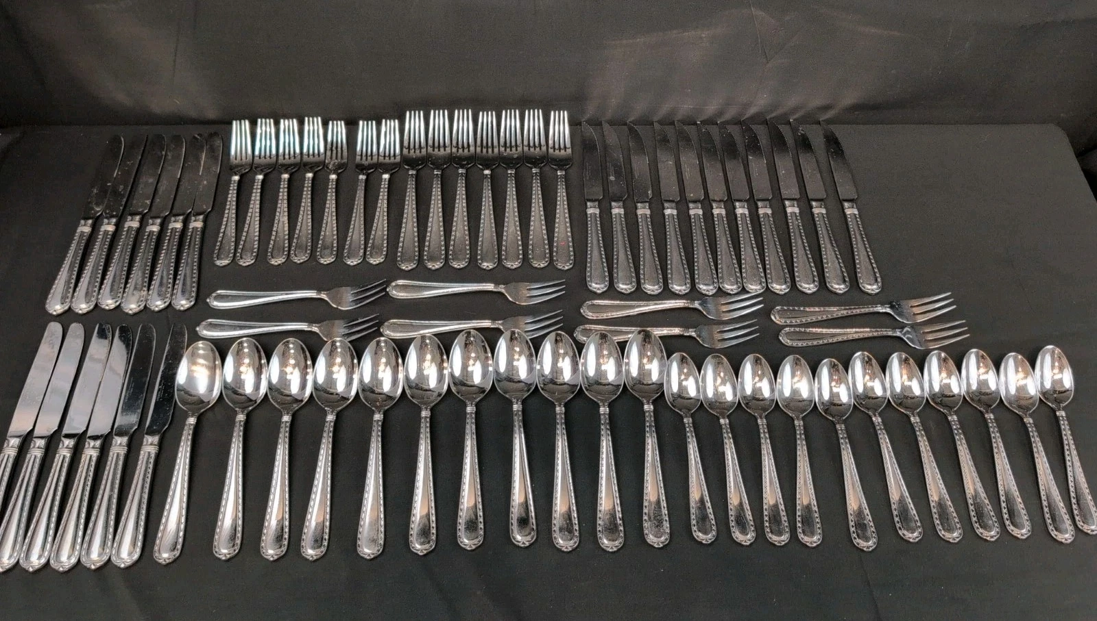 *NOBILITY Hampton Silversmiths 67 Piece Set Stainless Flatware