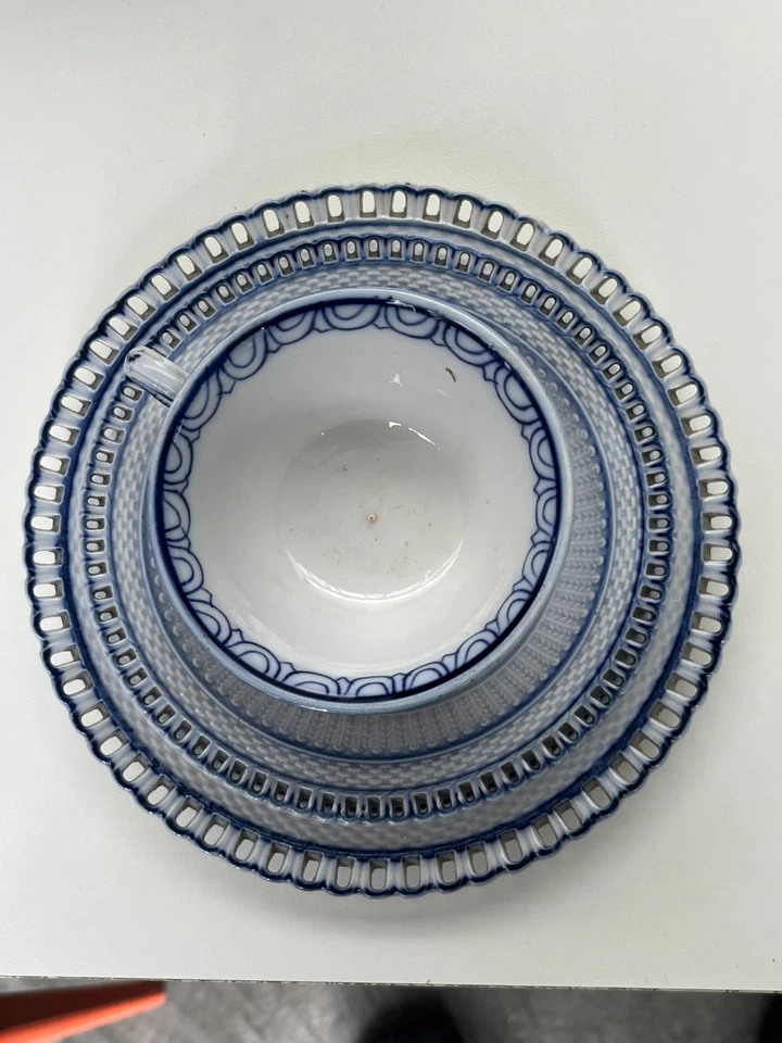 Anciennes assiettes + tasse en faïence – décor bleu floral peut-être Luneville - Photo 4/4