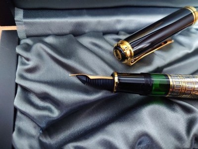 Pelikan Toledo M900 Fountain Pen 20C-833 M Nib W/Case, Certificate