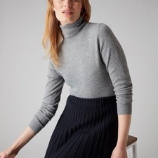 Everlane 100% Cashmere Gray Sweater, Size Medium.