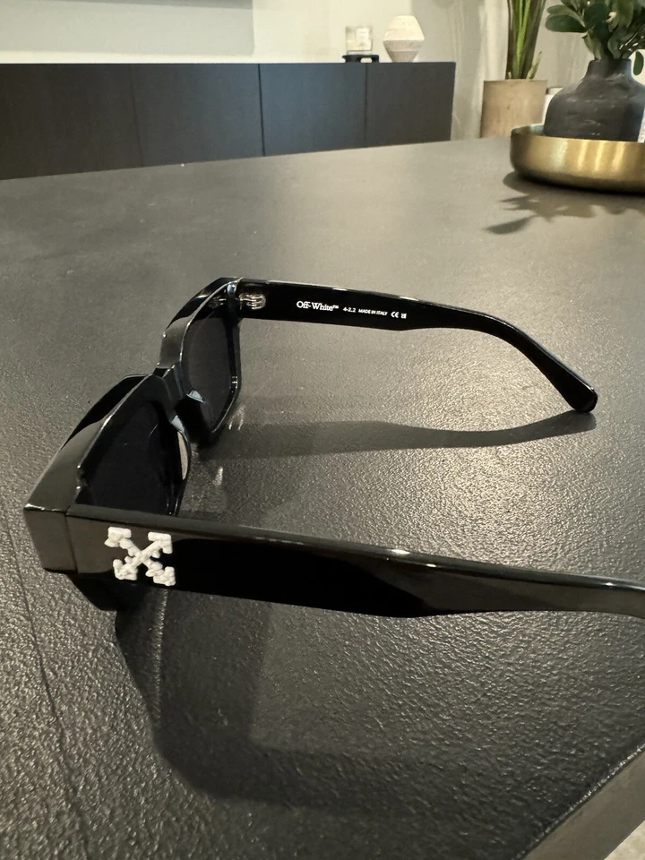 Off White 太阳镜男女通用 OERI008 全新! 黑色/白色。 — 第 2/4 张图片