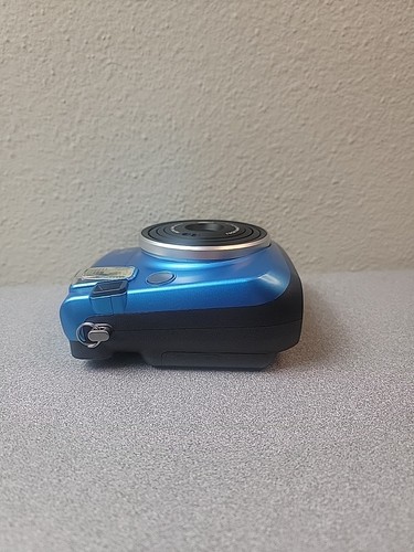 Fujifilm Instax Mini 70 Instant Camera - Picture 4 of 6