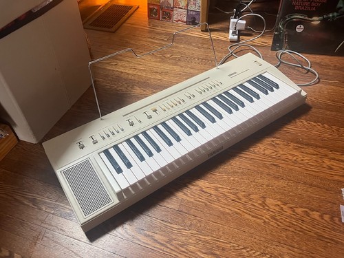Vintage Yamaha PS-20 Portable Keyboard ** READ DESCRIPTION**