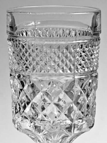 Copa de vino Wexford Anchor Hocking con tallo de vidrio prensado Claret 5-3/8" X 2-3/8" - Imagen 2 de 3