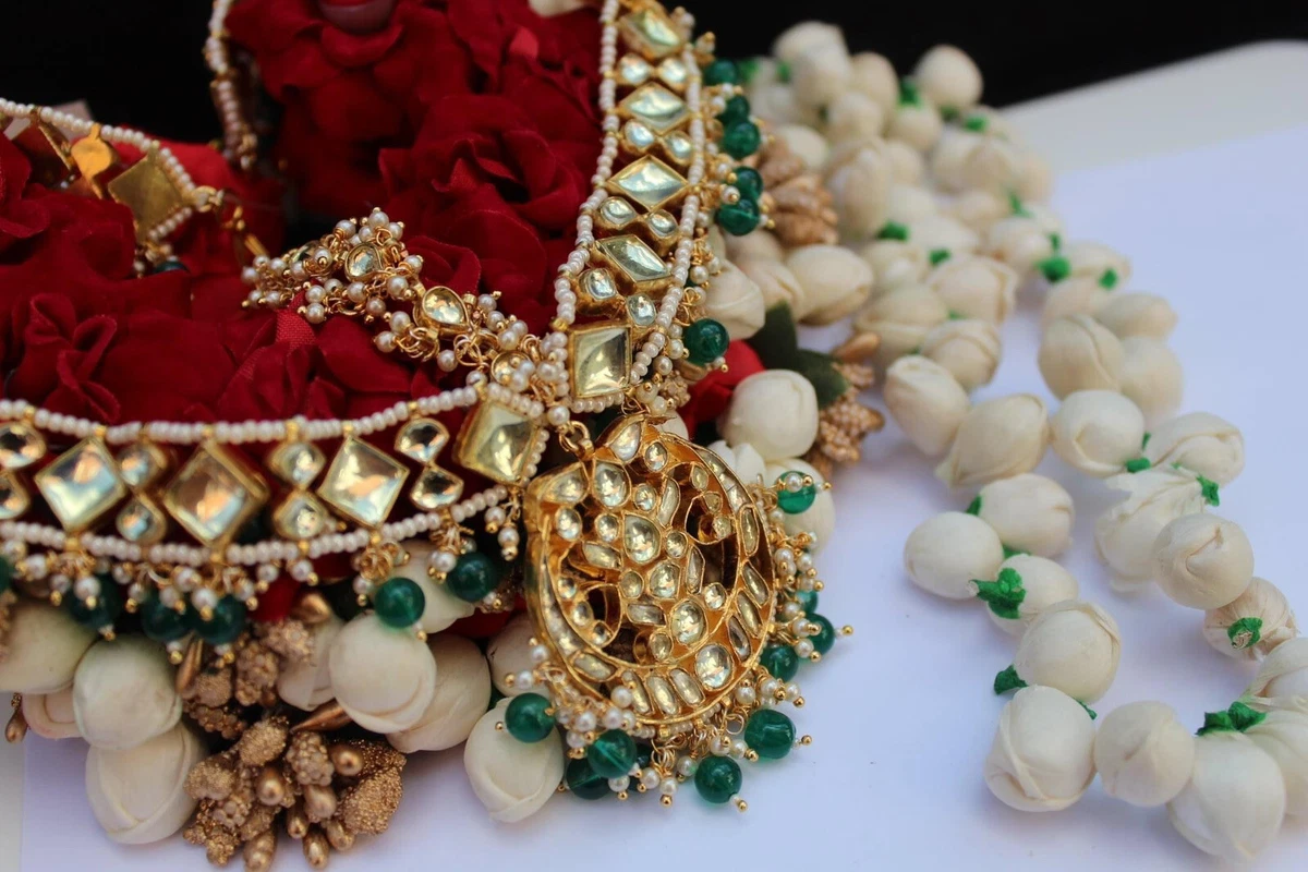 Green kundan deals matha patti