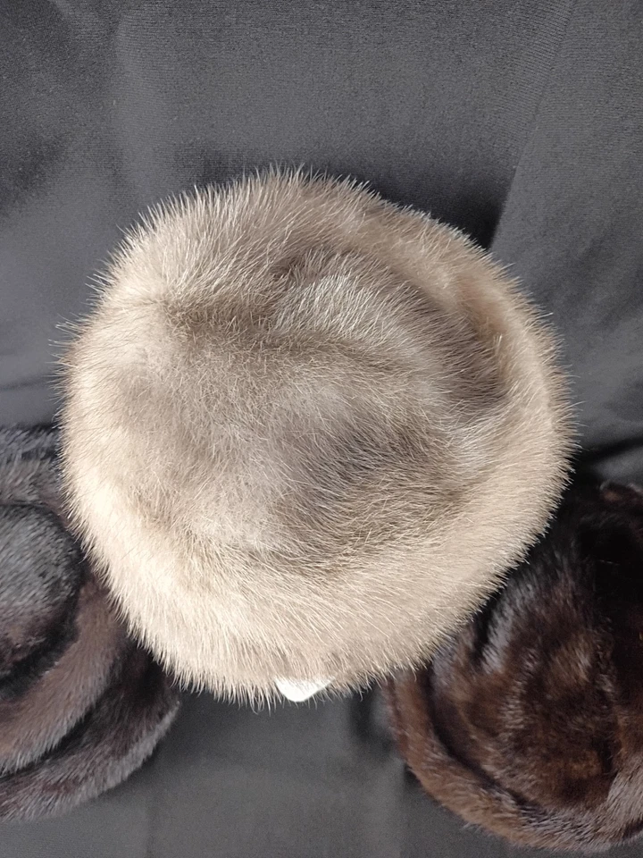 Lote De 3 Sombreros De Piel De Visón Genuinos De Colección: 2 Sombreros De Piel De Pastillero y 1 Sombrero De Piel De Bowler Foto 4 de 4