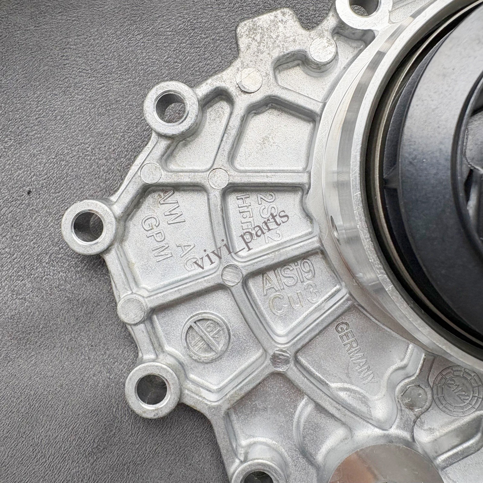 Engine water pump For Audi A8 S8 RS7 RSQ8 Cayenne Panamera Urus Bentley 4.0T