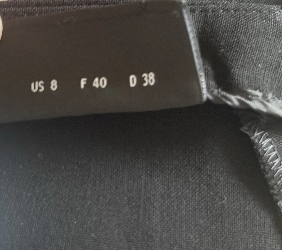 Akris Black 99% Wool 1% Poly Side Zipper Straight Leg Dress Pants, Size 8 (US) - Image 4 of 4