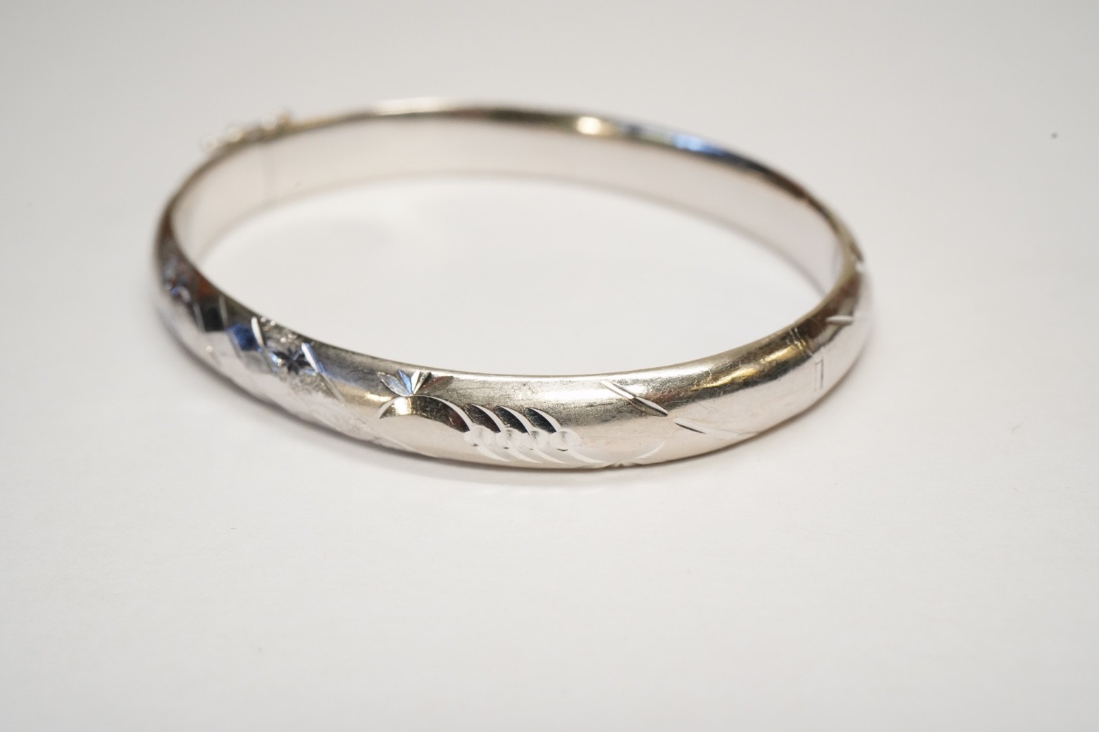 Uncommon Solid PLATINUM Hinged Bangle Bracelet - … - image 8